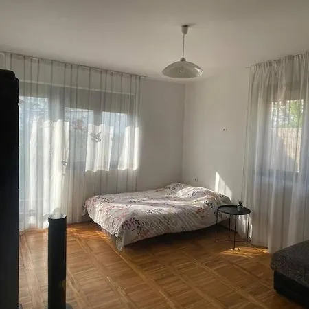 Lovely With Beautiful View And Parking Apartman