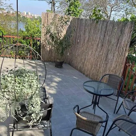 Lovely With Beautiful View And Parking Apartman